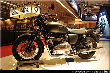 triumph_017_salon_de_la_moto_paris_2011.jpg