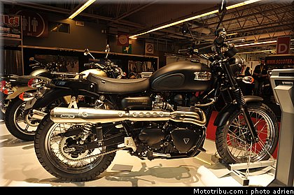 triumph_018_salon_de_la_moto_paris_2011.jpg