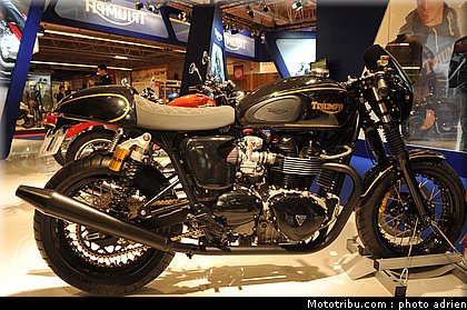 triumph_021_salon_de_la_moto_paris_2011.jpg
