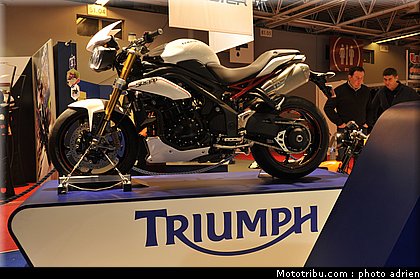 triumph_022_salon_de_la_moto_paris_2011.jpg