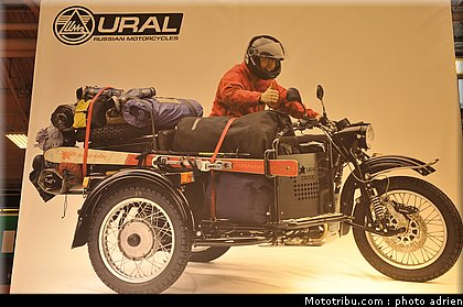 ural_006_salon_de_la_moto_paris_2011.jpg