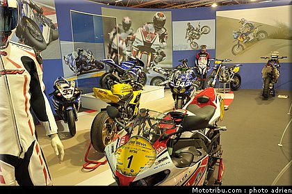 yamaha_024_salon_de_la_moto_paris_2011.jpg