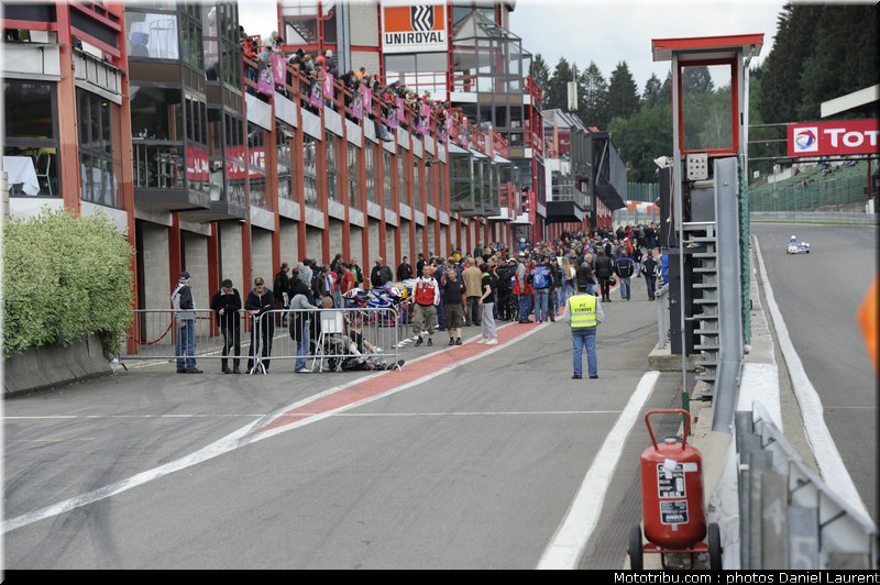 bikers_classics_paddock_spa_francorchamps_2011_001