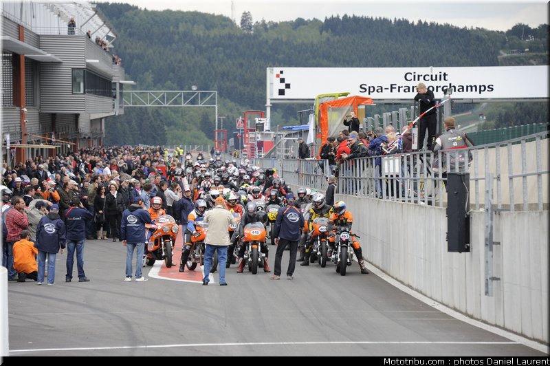 bikers_classics_paddock_spa_francorchamps_2011_003
