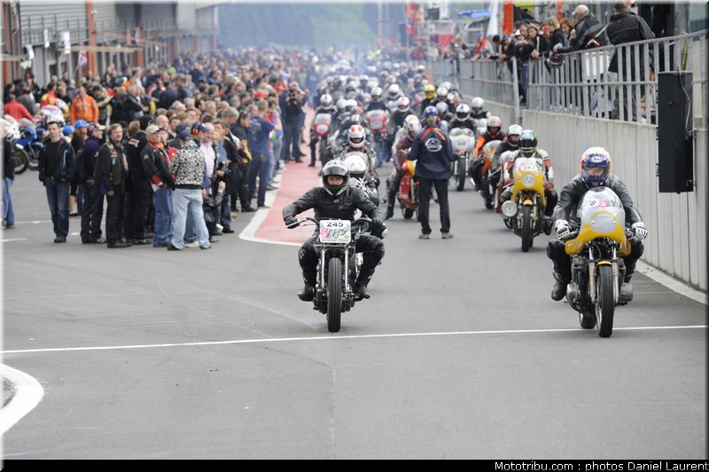 bikers_classics_paddock_spa_francorchamps_2011_010