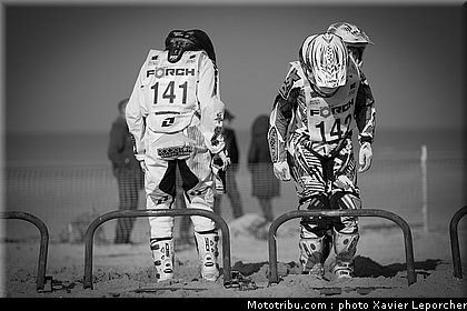 chatelain_jaz_001_beach_cross_berck_sur_mer_2011.jpg