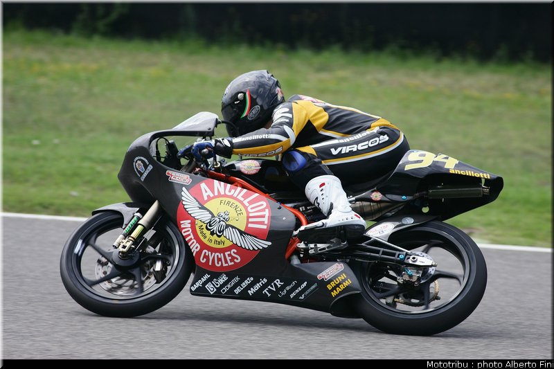 Il_ritorno_di_un_marchio_del_passato_ANCILLOTTI_in_pista_nella_125GP