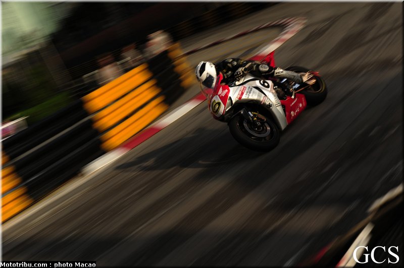 dunlop_w_002_macao_2011