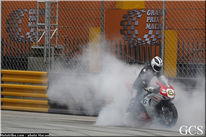 dunlop_w_004_macao_2011