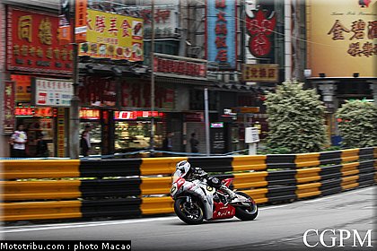dunlop_w_001_macao_2011.jpg