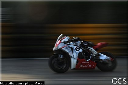 dunlop_w_003_macao_2011.jpg