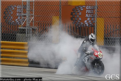 dunlop_w_004_macao_2011.jpg