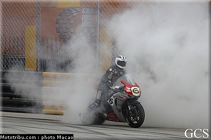 dunlop_w_005_macao_2011.jpg