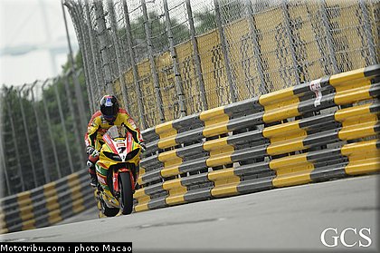 hutchinson_003_macao_2011.jpg