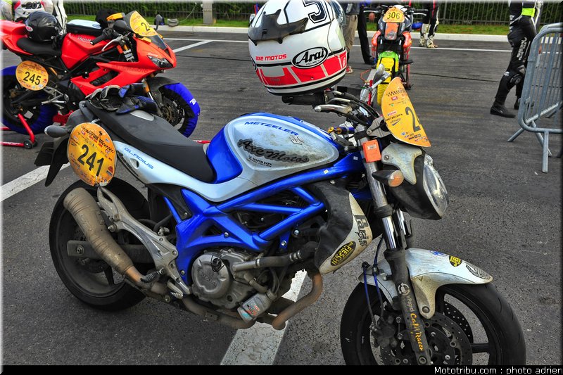 moto_tour_2009_paul_ricard_parking_0043
