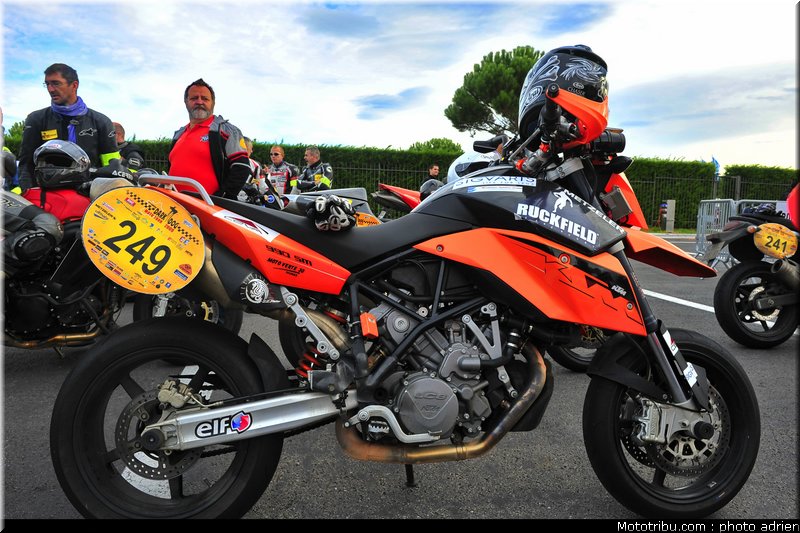 moto_tour_2009_paul_ricard_parking_0048
