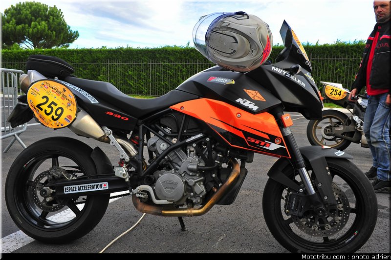 moto_tour_2009_paul_ricard_parking_0055
