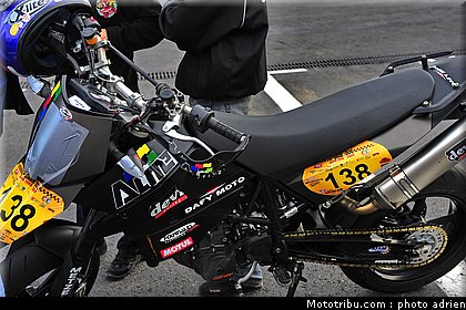 moto_tour_2009_paul_ricard_parking_0022.JPG