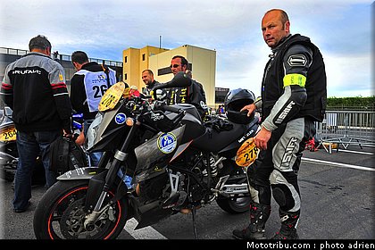 moto_tour_2009_paul_ricard_parking_0058.JPG