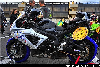 moto_tour_2009_paul_ricard_parking_0059.JPG