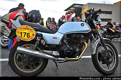 moto_tour_2009_paul_ricard_parking_0079.JPG