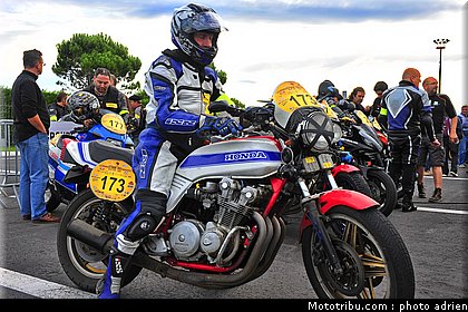 moto_tour_2009_paul_ricard_parking_0081.JPG
