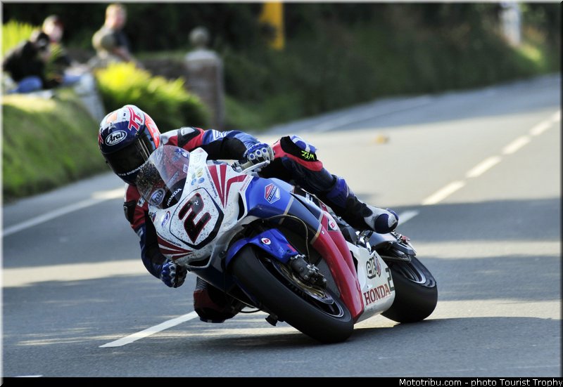 amor_001_tourist_trophy_2011