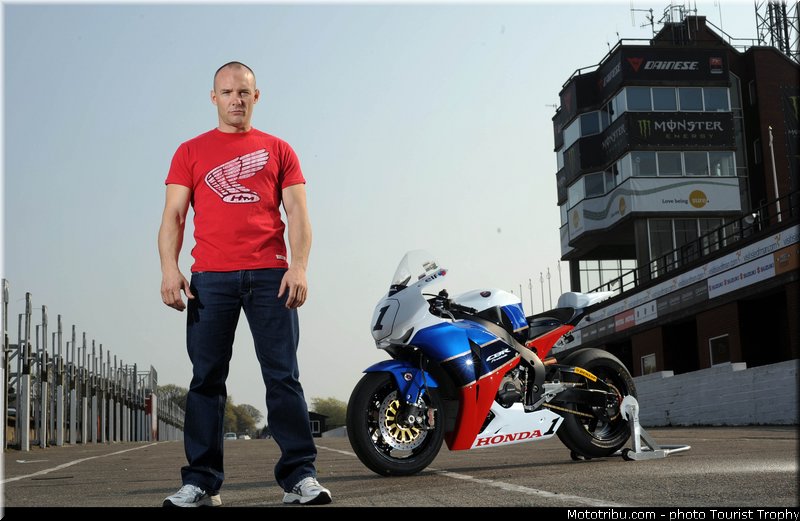 amor_003_tourist_trophy_2011