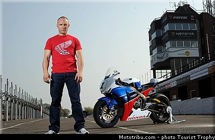 amor_003_tourist_trophy_2011.jpg