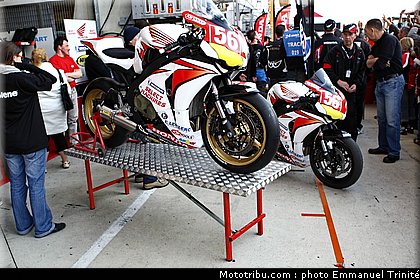 24h_mans_2010_stands_045.JPG
