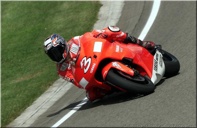 0024yamaha-biaggi2001_03