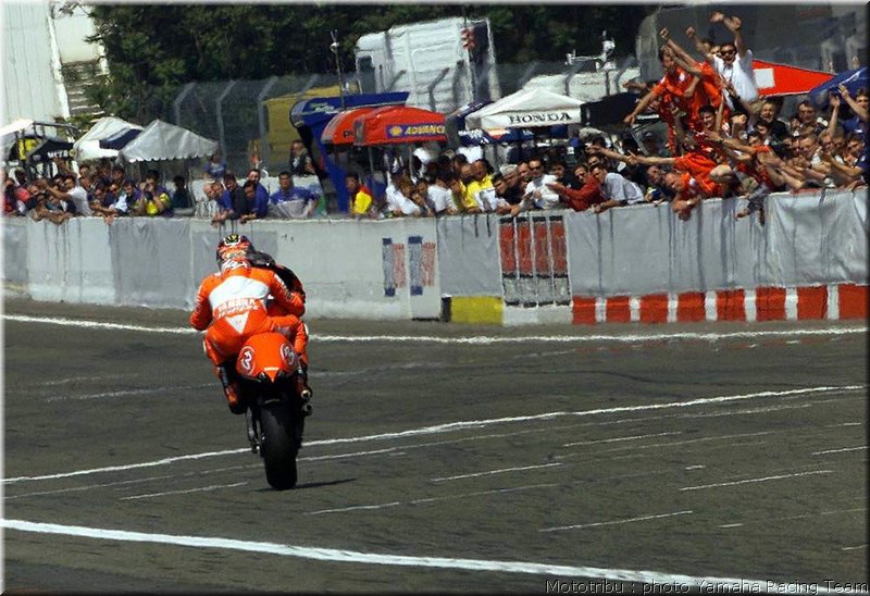 0026yamaha-biaggi2001_05