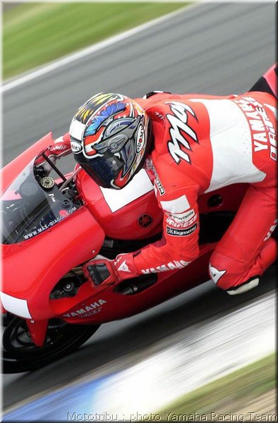 0032yamaha-biaggi2001_11