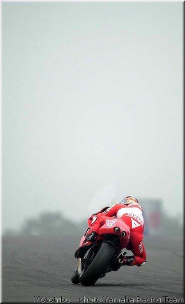 0033yamaha-biaggi2001_12