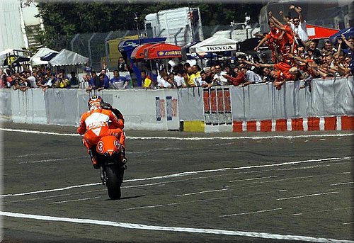0026yamaha-biaggi2001_05.jpg
