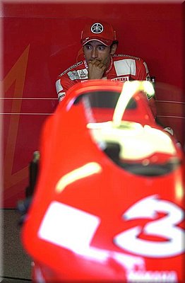 0034yamaha-biaggi2001_13.jpg