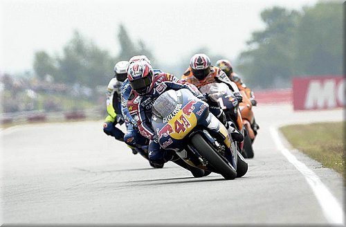 0041yamaha-haga2001_05.jpg