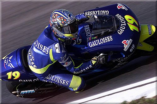 0050yamaha-jacque2001_04.jpg