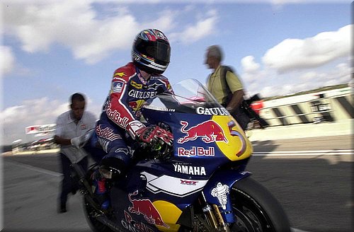 0061yamaha-mccoy2001_05.jpg