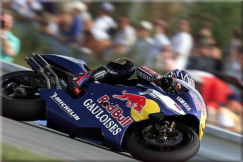 0065yamaha-mccoy2001_09.jpg