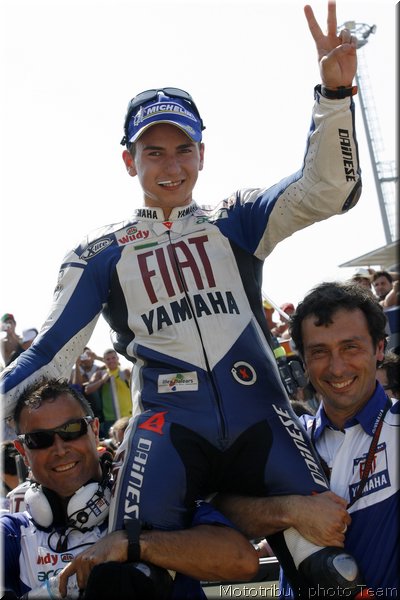 motogp-lorenzo_11