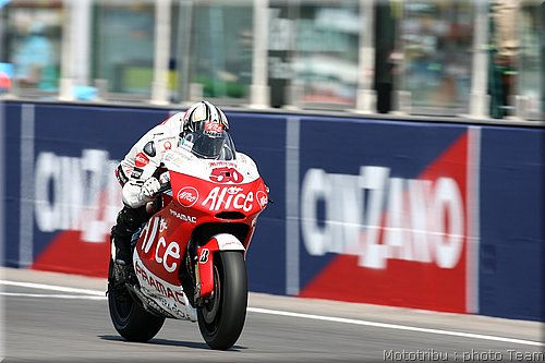 motogp-guintoli_8.jpg