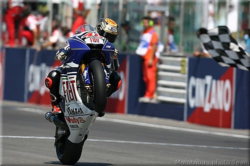 motogp-lorenzo_07.jpg
