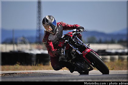 rouge_01_circuit_du_mistral_ete_2010.JPG