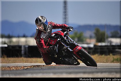 rouge_02_circuit_du_mistral_ete_2010.JPG