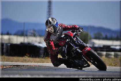 rouge_05_circuit_du_mistral_ete_2010.JPG