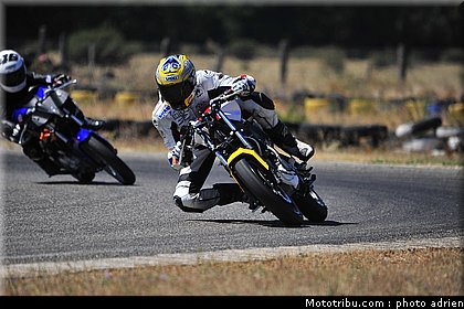 shoei_jaune_01_circuit_du_mistral_ete_2010.JPG