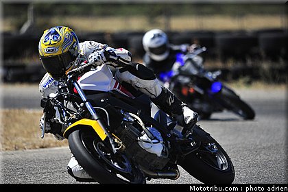 shoei_jaune_03_circuit_du_mistral_ete_2010.JPG