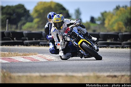 shoei_jaune_04_circuit_du_mistral_ete_2010.JPG