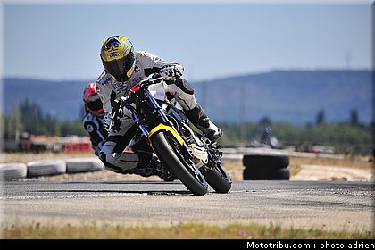 shoei_jaune_07_circuit_du_mistral_ete_2010.JPG